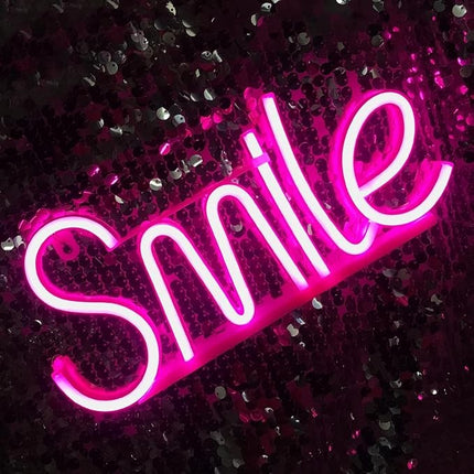 Neon LED Smile – różowy na ścianę – 31 × 14 cm, USB/baterie – zdjęcie produktu