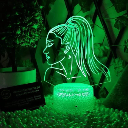 Lampka nocna LED 3D Ariana Grande – pilot, USB – zdjęcie produktu