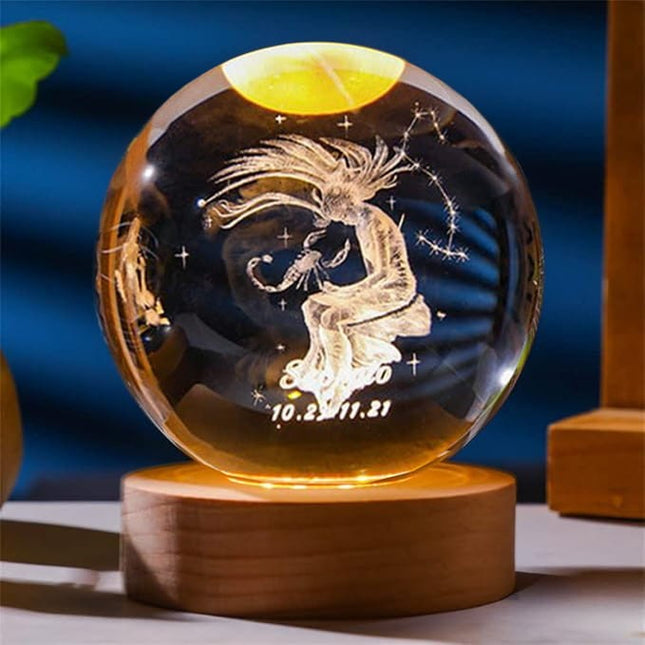 Lampka kryształowa 3D Znak zodiaku Skorpion – kula LED z drewnianą podstawą – zdjęcie produktu
