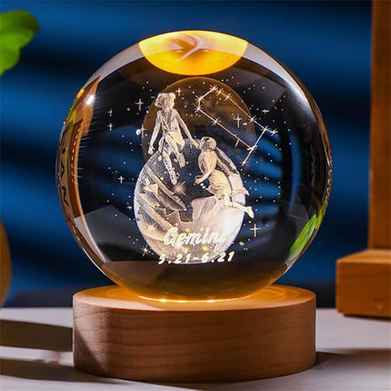 Lampka kryształowa 3D Znak zodiaku Rak – kula LED z drewnianą podstawą – zdjęcie produktu