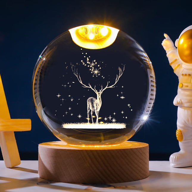 Lampka kryształowa 3D Jeleń – kula LED z drewnianą podstawą – zdjęcie produktu