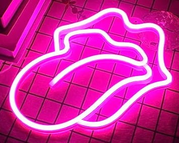 Neon LED Usta z językiem na ścianę – 27 × 27 cm, USB/baterie – zdjęcie produktu