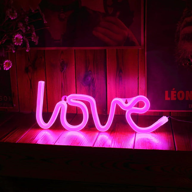 Neon LED LOVE – różowy na ścianę – 35 × 13 cm, USB/baterie