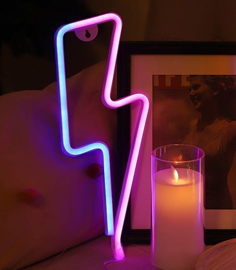 Neon LED Piorun niebiesko-różowy na ścianę – 30 × 16 cm, USB/baterie