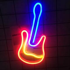 Neon LED Gitara – 30 cm na ścianę – 30 × 14 cm, USB/baterie
